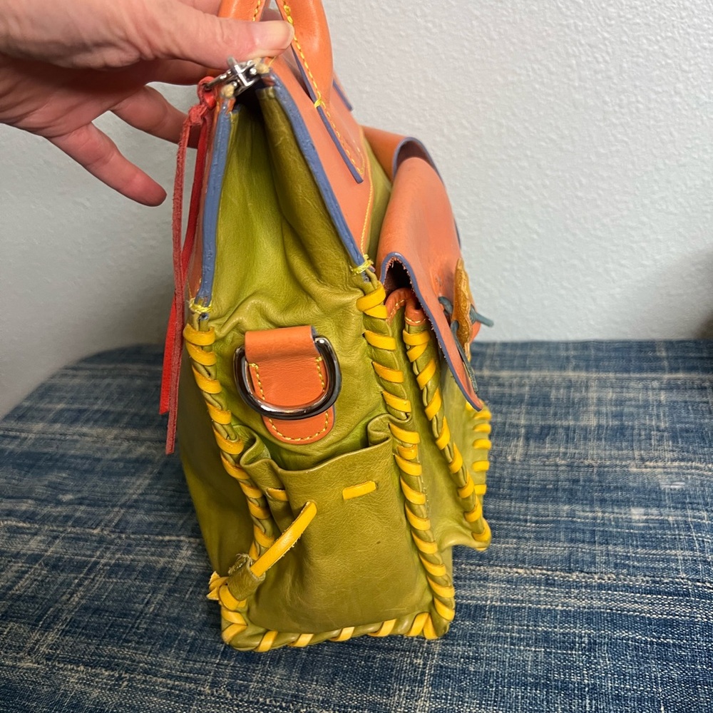 πΌ Dooney & Bourke Artisan Whipstitch Flower Toggle Satchel - Picture 5 of 8